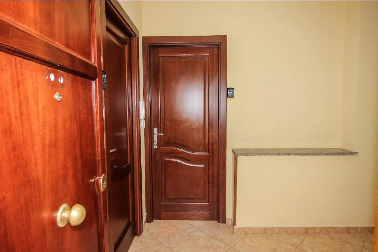 Anthony Apartments Central Station Palermo Guest house