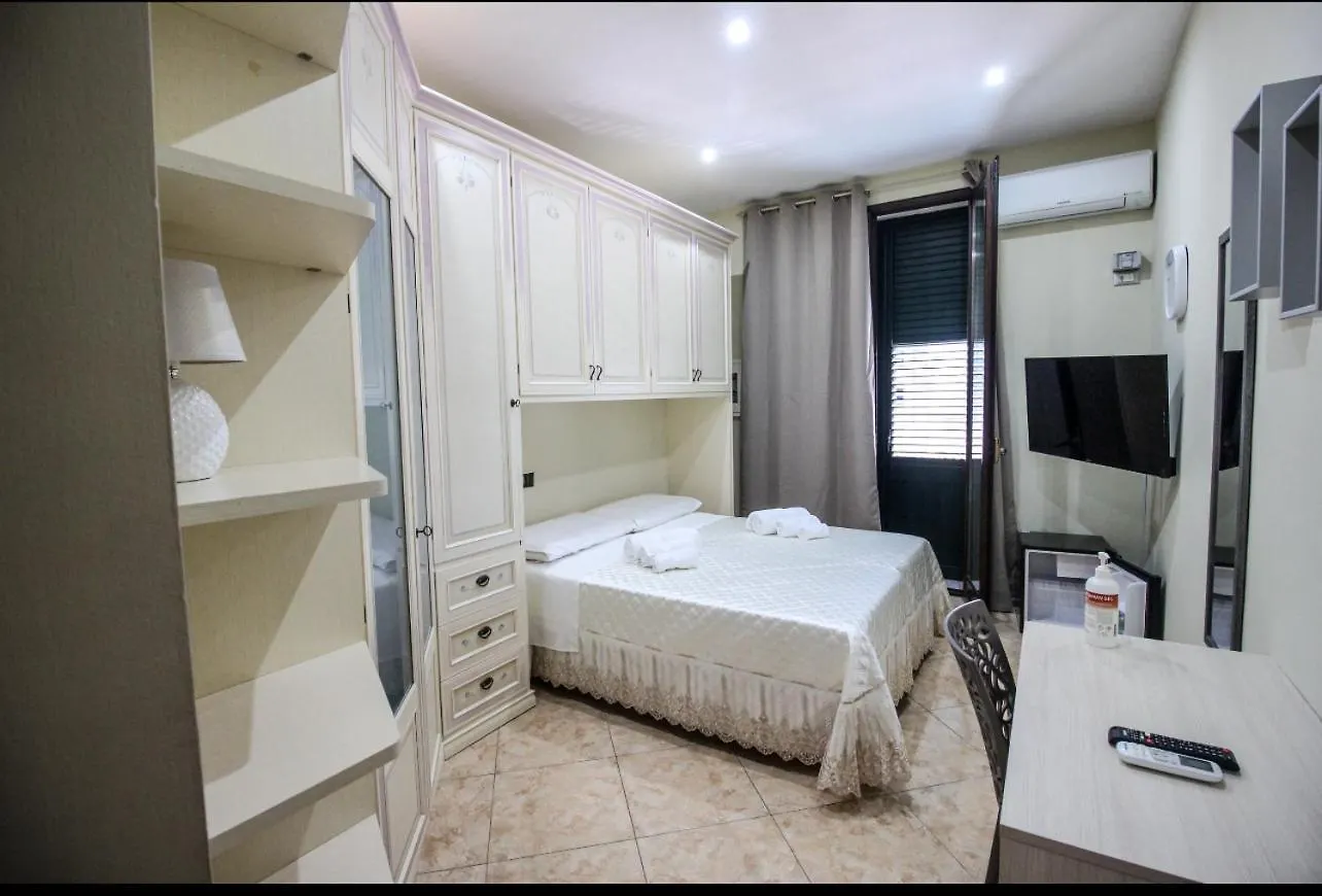 Anthony Apartments Central Station Palermo Guest house